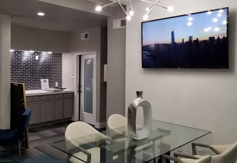 Break Room With TV On The Wall_800x550_135713